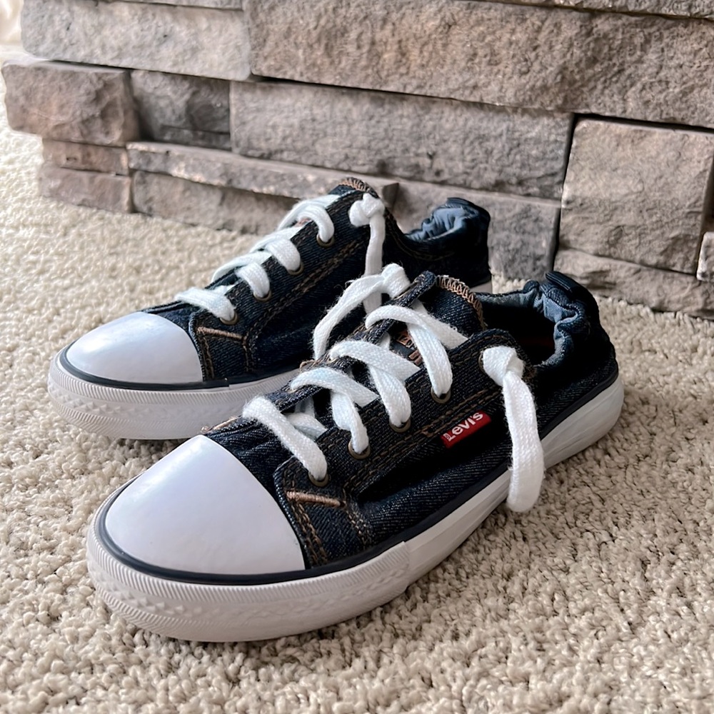 Levi’s Big Girl Sneakers size 4 (UK 3) Denim Slip On Loafer Blue White Comfy